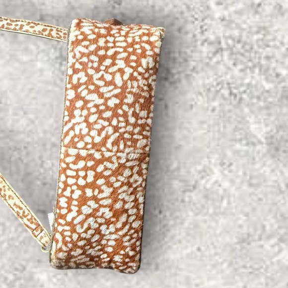 Madewell The Transport Camera
Bag Animal Spot Calf Hair Toffee - Picture 5 of 13